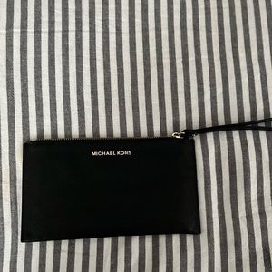 MICHAEL MICHAEL KORS
Jet Set Large Logo Wristlet